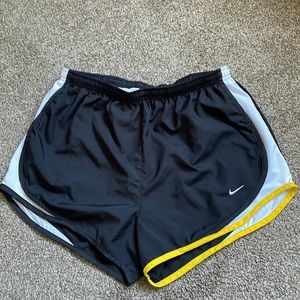 Nike Fit Dry girls Livestrong shorts